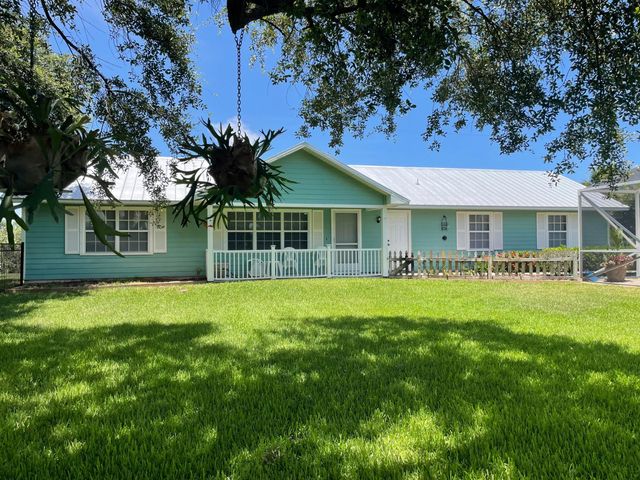 717 W Fischer Circle, Sebastian, FL 32958