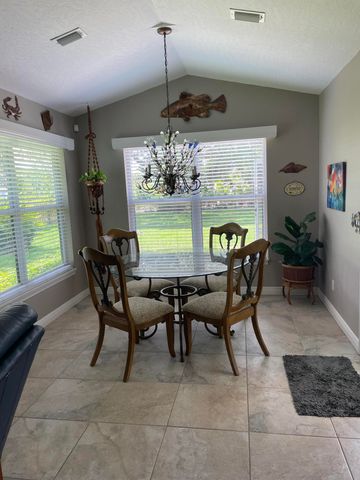 717 W Fischer Circle, Sebastian, FL 32958