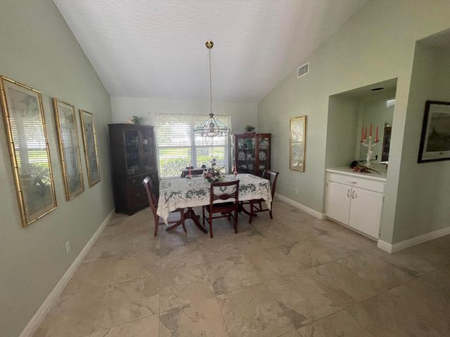 717 W Fischer Circle, Sebastian, FL 32958