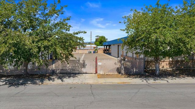150 W Glenn Avenue, Coalinga, CA 93210