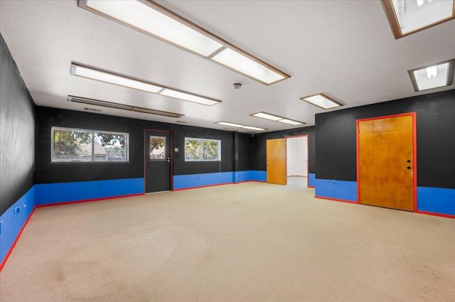 150 W Glenn Avenue, Coalinga, CA 93210