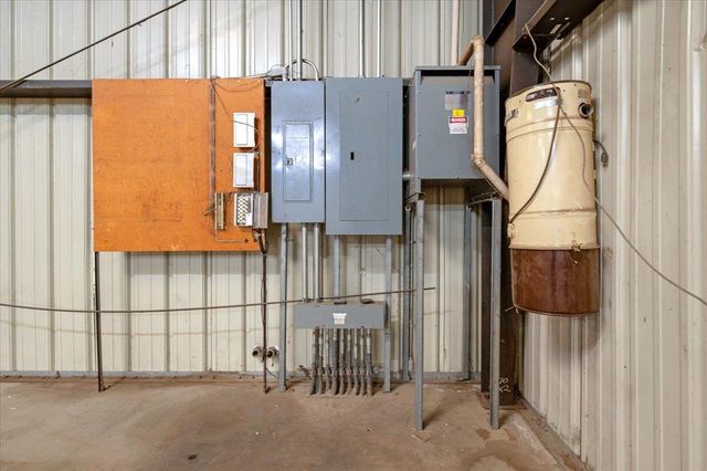 150 W Glenn Avenue, Coalinga, CA 93210