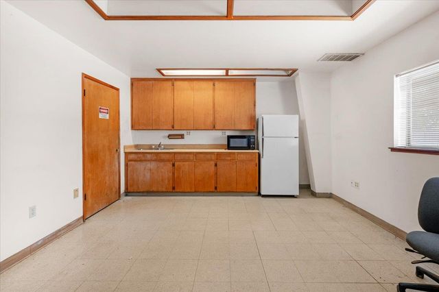 150 W Glenn Avenue, Coalinga, CA 93210