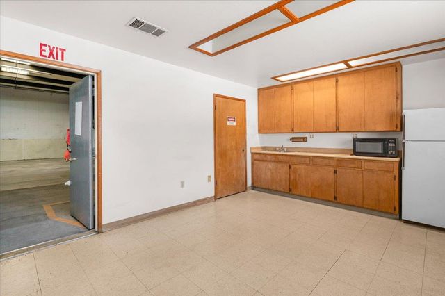 150 W Glenn Avenue, Coalinga, CA 93210