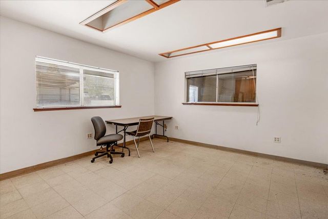 150 W Glenn Avenue, Coalinga, CA 93210