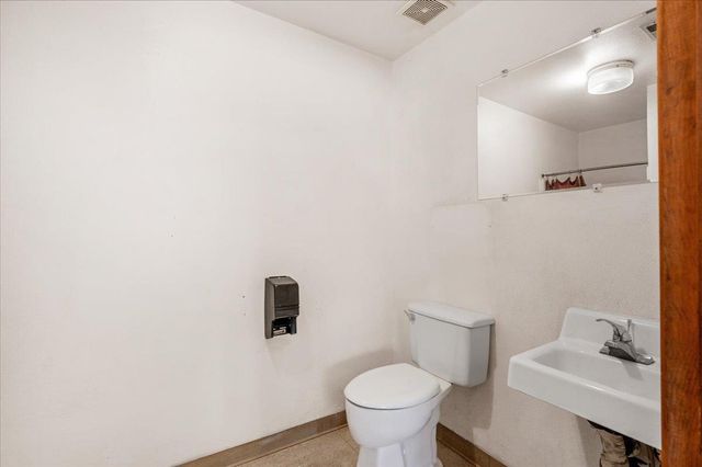 150 W Glenn Avenue, Coalinga, CA 93210