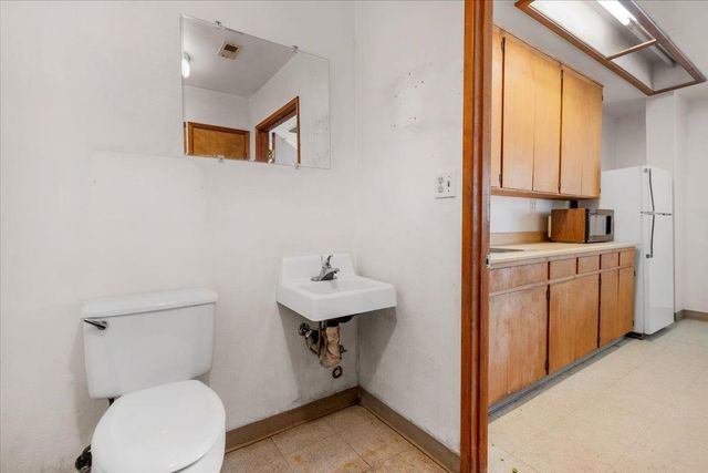 150 W Glenn Avenue, Coalinga, CA 93210