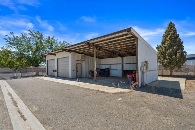 150 W Glenn Avenue, Coalinga, CA 93210
