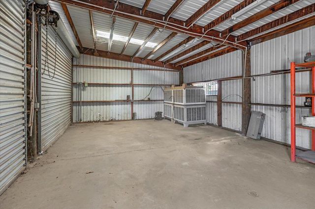 150 W Glenn Avenue, Coalinga, CA 93210