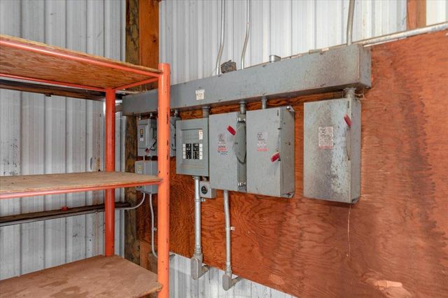 150 W Glenn Avenue, Coalinga, CA 93210