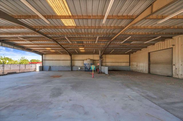 150 W Glenn Avenue, Coalinga, CA 93210