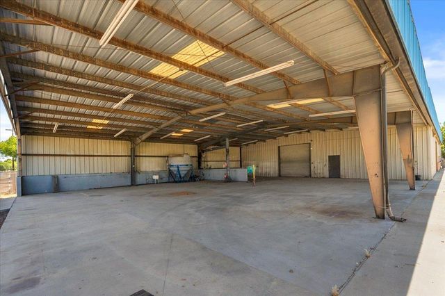 150 W Glenn Avenue, Coalinga, CA 93210