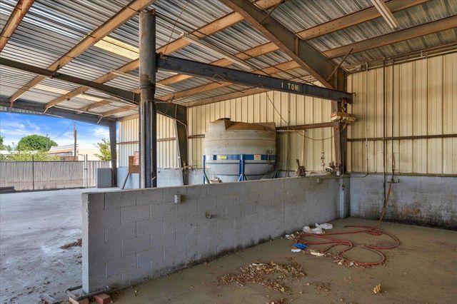 150 W Glenn Avenue, Coalinga, CA 93210