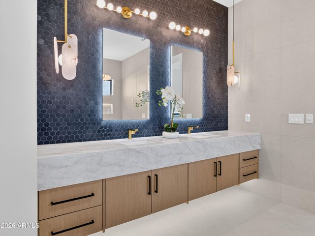 8214 E Hazelwood Street, Scottsdale, AZ 85251