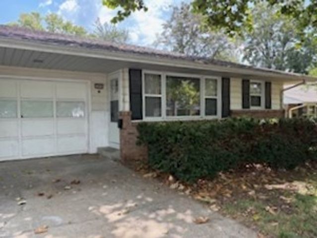 1003 E McHenry Street, Urbana, IL 61801