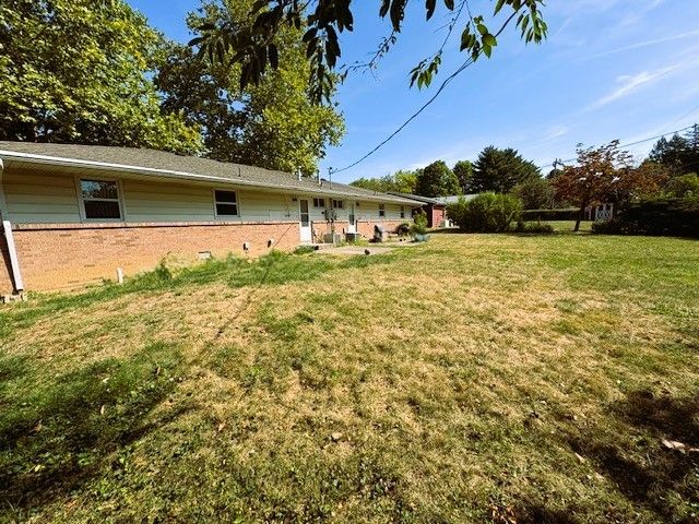 1003 E McHenry Street, Urbana, IL 61801