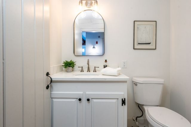 80 Branch Ter, Barnstable, MA 02648