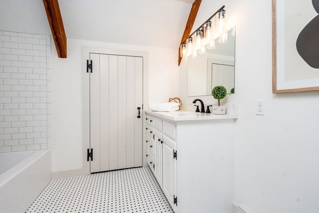 80 Branch Ter, Barnstable, MA 02648