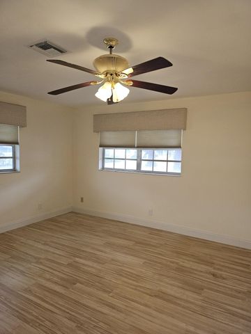 1212 Lakes End Drive D, Fort Pierce, FL 34982