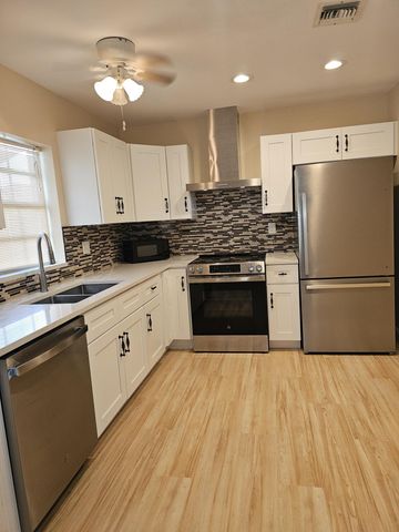 1212 Lakes End Drive D, Fort Pierce, FL 34982