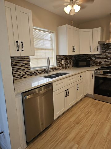 1212 Lakes End Drive D, Fort Pierce, FL 34982