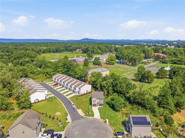305 Legacy Lane, Calhoun, GA 30701
