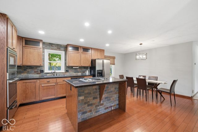 36 Lansdowne Lane, Carmel, IN 46033