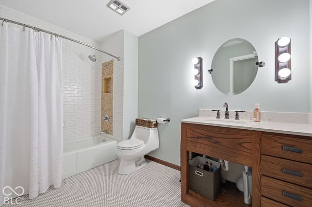 36 Lansdowne Lane, Carmel, IN 46033