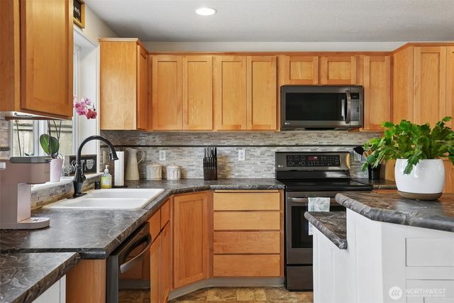 1601 E 4th Way, La Center, WA 98629