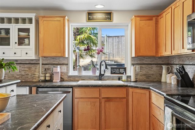 1601 E 4th Way, La Center, WA 98629