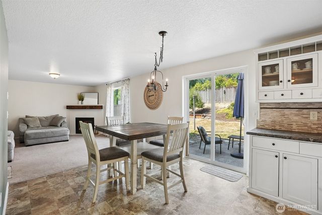 1601 E 4th Way, La Center, WA 98629