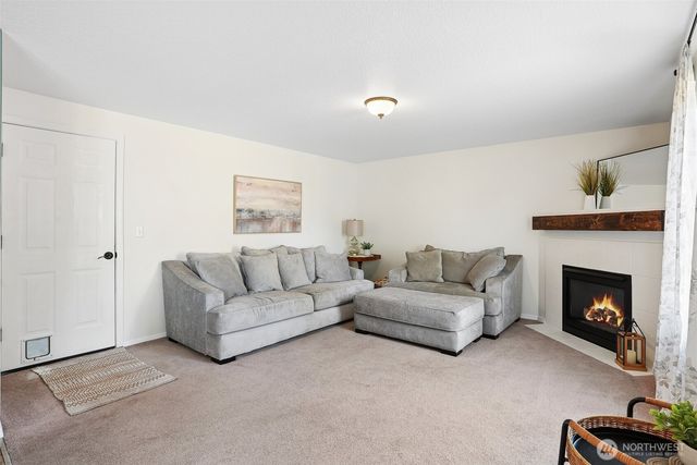 1601 E 4th Way, La Center, WA 98629