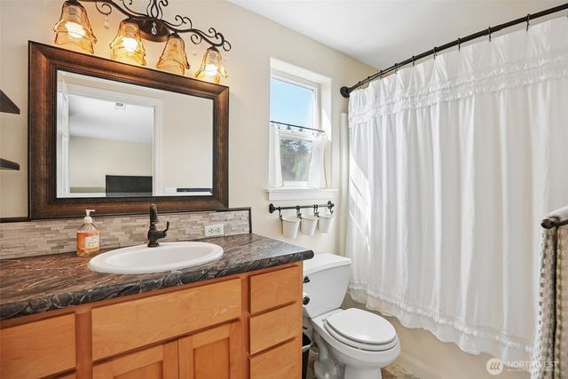 1601 E 4th Way, La Center, WA 98629