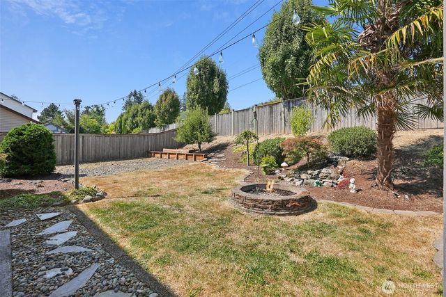 1601 E 4th Way, La Center, WA 98629