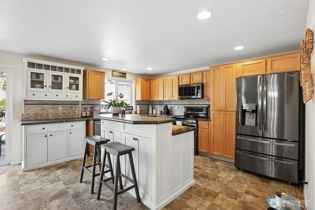 1601 E 4th Way, La Center, WA 98629