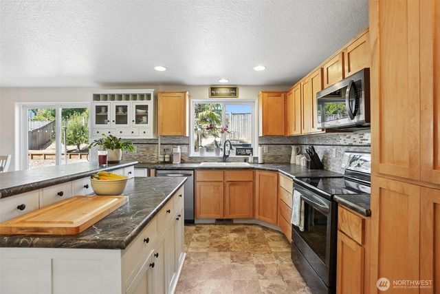 1601 E 4th Way, La Center, WA 98629