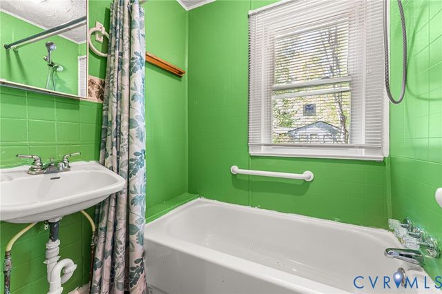 2097 Coles Point Rd, Coles Point, VA 22469