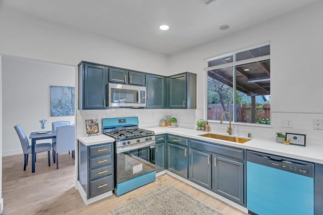 1994 Pasado Ave, Manteca, CA 95336