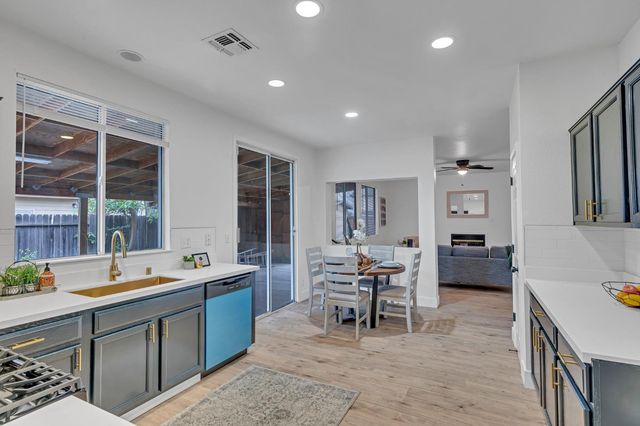 1994 Pasado Ave, Manteca, CA 95336