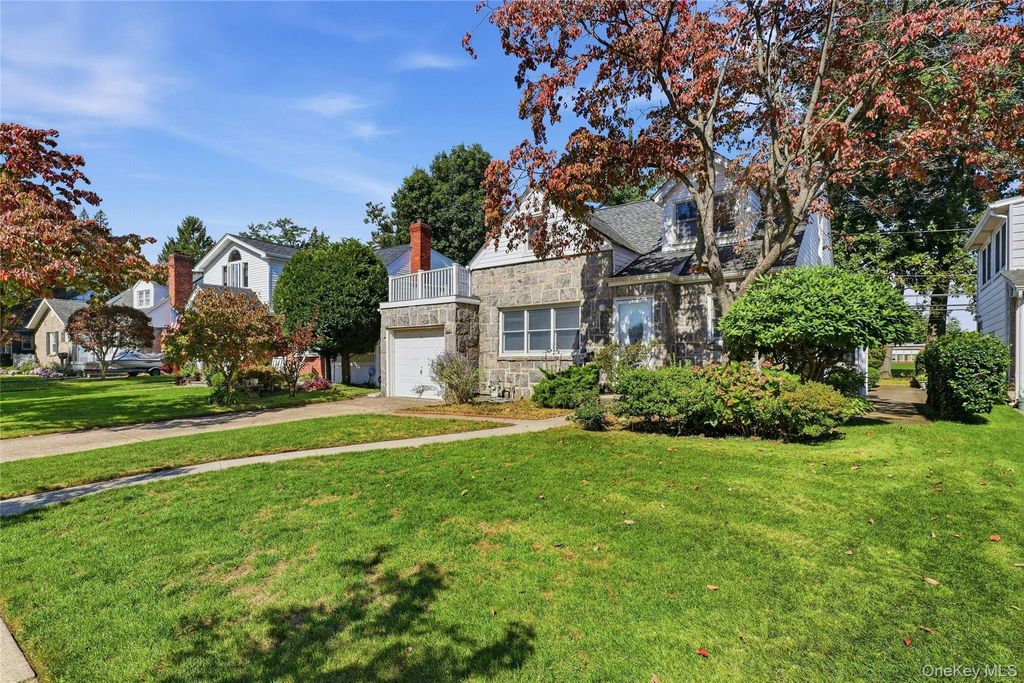 41 Oak Drive, New Hyde Park, NY 11040 — photo 3