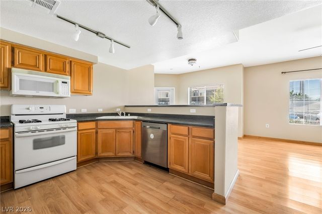 10245 South Maryland Parkway 132, Las Vegas, NV 89183