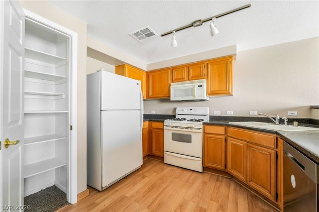 10245 South Maryland Parkway 132, Las Vegas, NV 89183