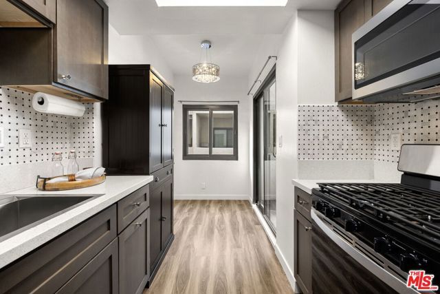 6540 Hayvenhurst Avenue 3, Los Angeles, CA 91406