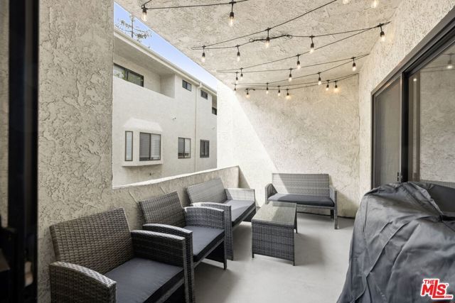 6540 Hayvenhurst Avenue 3, Los Angeles, CA 91406