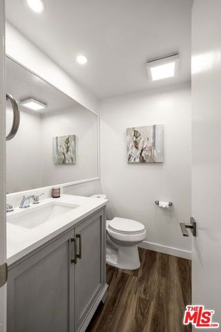 6540 Hayvenhurst Avenue 3, Los Angeles, CA 91406