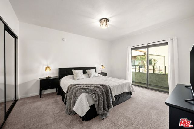 6540 Hayvenhurst Avenue 3, Los Angeles, CA 91406