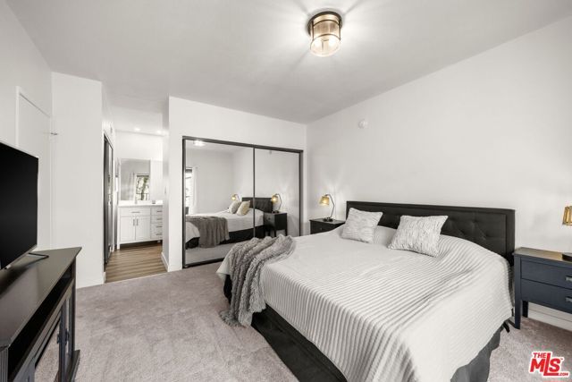 6540 Hayvenhurst Avenue 3, Los Angeles, CA 91406
