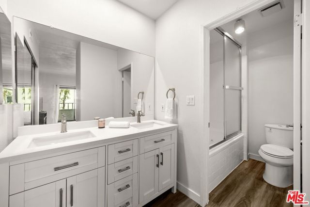 6540 Hayvenhurst Avenue 3, Los Angeles, CA 91406