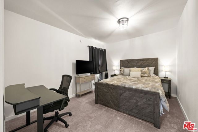 6540 Hayvenhurst Avenue 3, Los Angeles, CA 91406