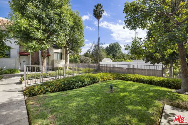 6540 Hayvenhurst Avenue 3, Los Angeles, CA 91406